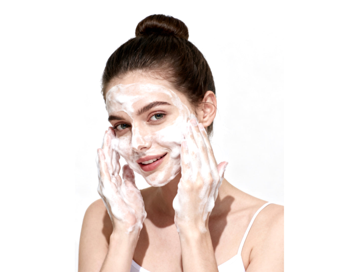 Mousse Nettoyante Triple- Action  Conçu pour les peaux  acnéique