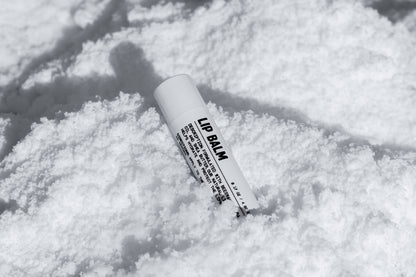 Bálsamo labial nutritivo com cera de abelha e manteiga de karité